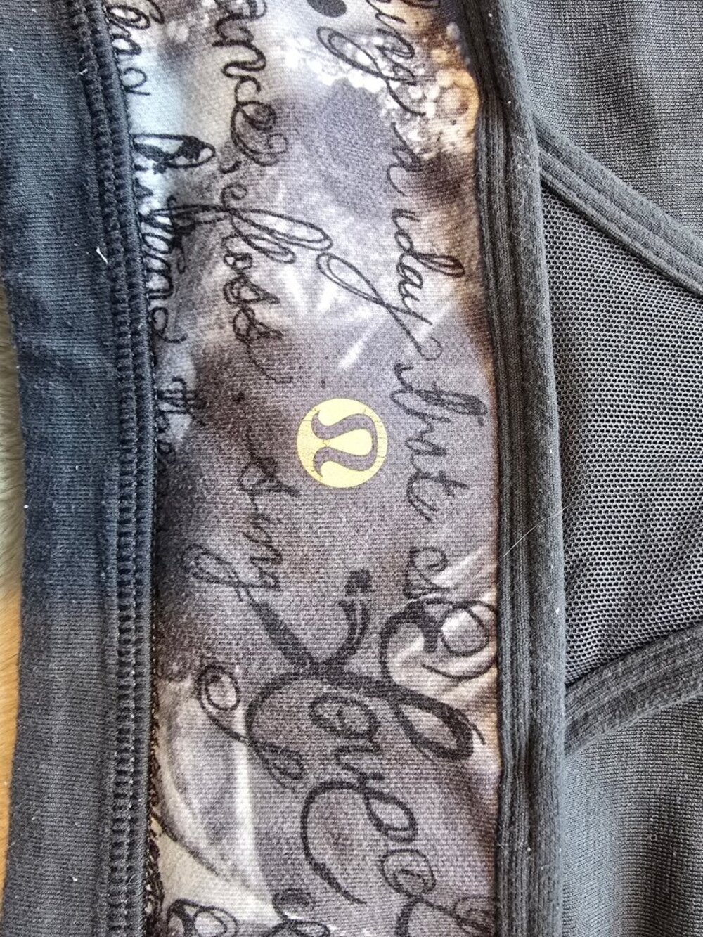 Lululemon criss cross bra size 8 - Picture 3 of 5